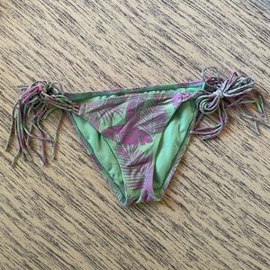 Roxy bikini bottom 💜💚